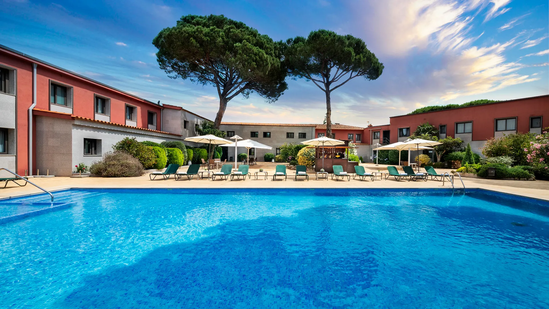 Salles Hotel Aeroport De Girona contacts